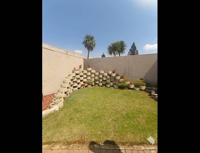 3 BEDROOM TOWNHOUSE FOR SALE IN VANDERBIJLPARK SW 5